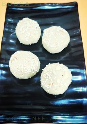 तिल बुग्गा(til bugga recipe in hindi) रेसिपी मुख्य फोटो