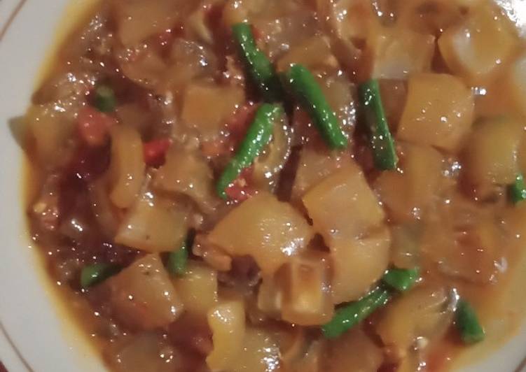 Oseng kikil kacang panjang