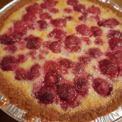 A picture of (Rasp)berry custard tart in a cookie crumb crust.