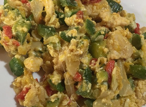 Una foto de Verduras y pollo al wok🥙
