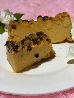 Una foto de 🍇Budín de pan 🥮 con pasas de uva 🍇