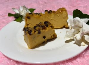 Una foto de 🍇Budín de pan 🥮 con pasas de uva 🍇