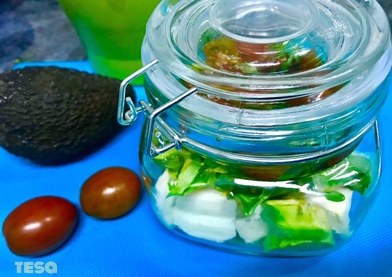 Ensaladas para Picnic 1:<br />Ensalada de aguacate, rúcula y burrata