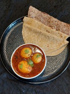 चमचमीत मालवणी अंडाकरी (Malvani Andacurry Recipe In Marathi) रेसिपी चे मुख्य फोटो