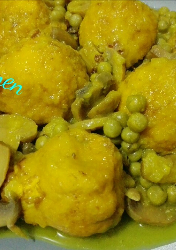 Una foto de Albóndigas de merluza 🍜 🐟