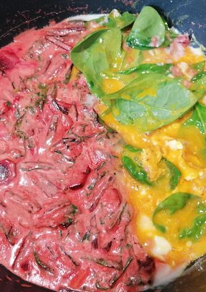 Zdjęcie przepisu Nowalijkowa botwinka z jajkiem zero waste.
