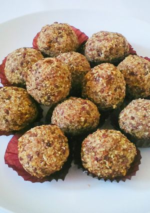 A picture of Flax Seed Oats Ladoo.