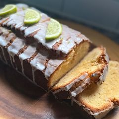 A picture of Vanilla poundcake with lime glaze 🍋‍🟩.