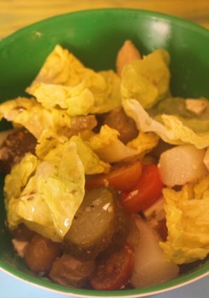 Una foto de Ensalada de cherrys con esparrago