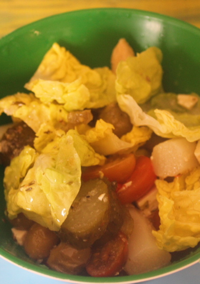 Una foto de Ensalada de cherrys con esparrago