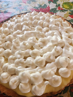 Una foto de Tarta de limón y merengue o lemon pie