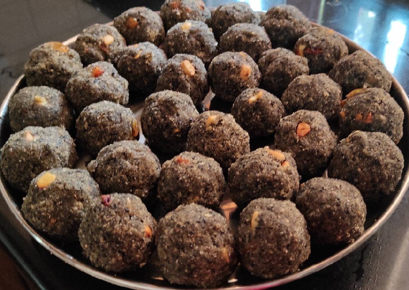 Rice flakes ladoo