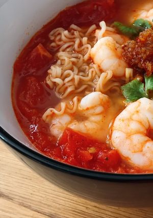 Hình của món Mì Gói Mama Tôm Cà Chua & Ớt Sa Tế Siêu Cay 🌶.