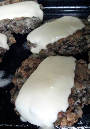 Una foto de Hamburger de lentejas y arvejas (vegetariana - celiacos)