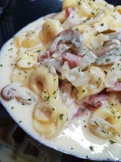 Una foto de Tortellini a la carbonara