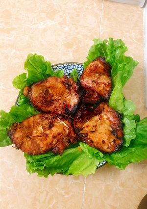 Hình của món Sườn cốt lết nướng sả.