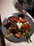 Salade au tofu fumé
