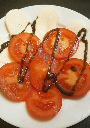 Hình của món Salad Mozzarella cà chua.