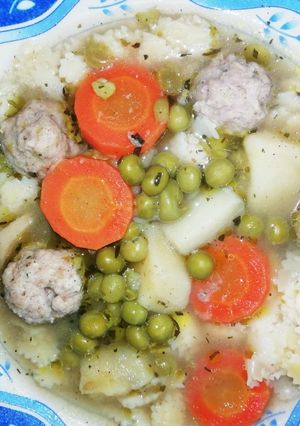 Húsgombóc leves egyszerűen recept fotója