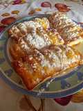 Mini strudel di sfoglia con mele e marmellata
