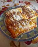 Mini strudel di sfoglia con mele e marmellata