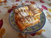 Una foto di pasta sfoglia mela strudel