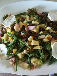 Una foto de Ensalada de judías verdes, pasas y nueces