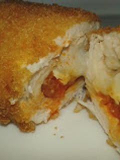 Una foto de Rollitos de pollo rellenos de queso de cabra y sobrasada