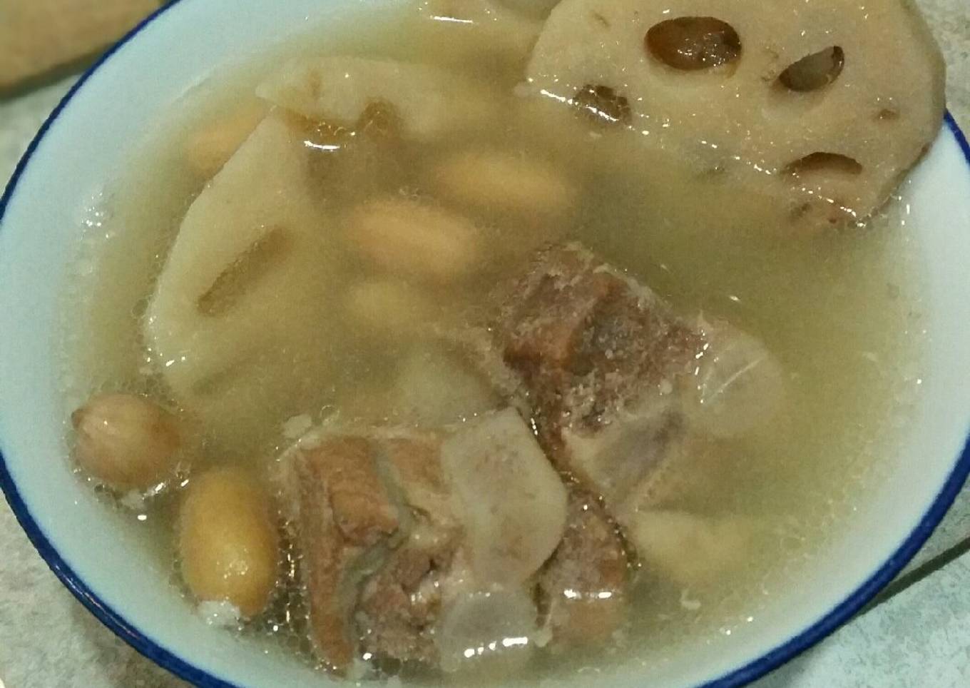 Lotus soup (akar teratai sop)