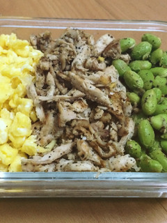 好市多烤雞多吃-雞肉三色丼便當 的食譜成品照片