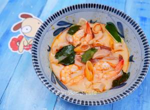 Hình của món Tom Yum Kung (Canh chua tôm Thái Lan).