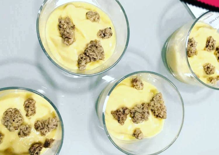Helado de mango ligero con muesli crujiente