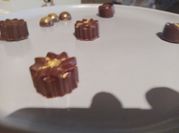 Una foto de relleno de menta para chocolates