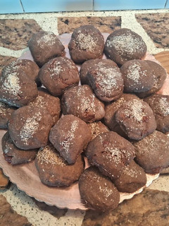 Una foto de Bizcochitos de chocolate y canela rellenos de dulce de guayaba🍫