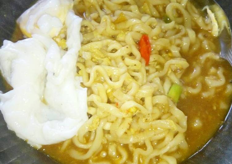 Bagaimana Membuat Mie ramen telur kari pedas Lezat