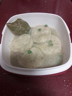 Una foto de Merluza en salsa con guisantes🐟