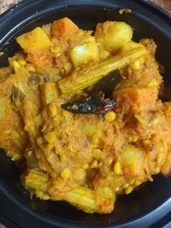 কুমড়ো ডাটা আলু ছোলার ডাল দিয়ে তরকারি রেসিপির প্রধান ছবি