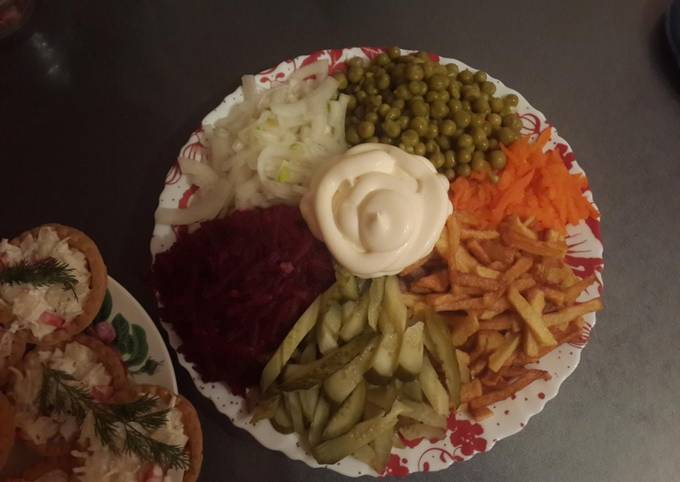 Салат с картошкой, свеклой и селедкой - быстрый рецепт с пошаговыми фото