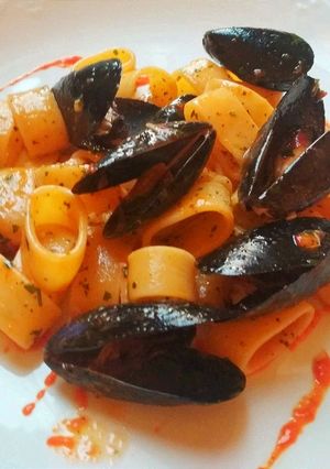 Foto di Calamarata con Crema di Peperoni e Cozze