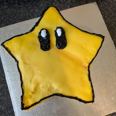 A picture of Mario super star cake.