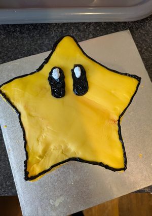 A picture of Mario super star cake.