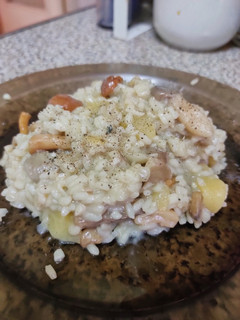 Una foto de Risotto de setas, queso azul y manzana