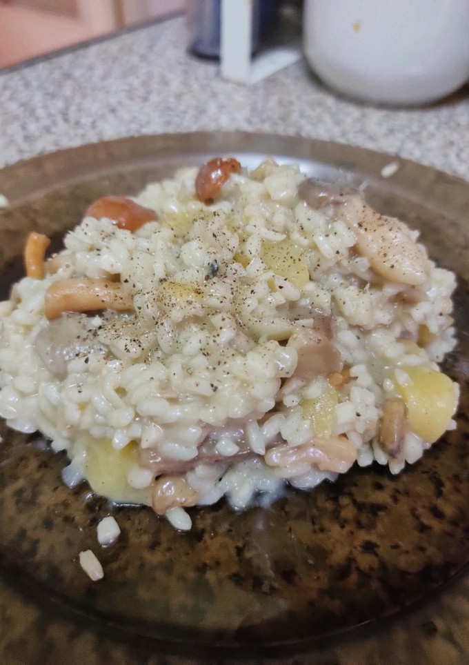 Una foto de Risotto de setas, queso azul y manzana