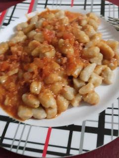 Una foto de Ñoquis con salsa boloñesa