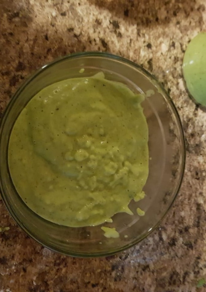 Una foto de Salsa verde con Aguacate
