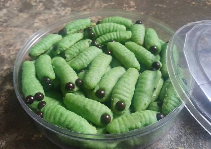 Kue kering ulat bolu bahan sederhana