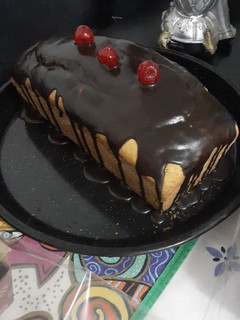 Una foto de Budín de limón con baño de chocolate 🍫🍋