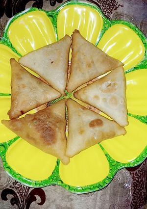 A picture of Pastry samosa.