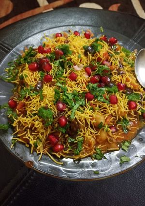 A picture of Chole Tikki Chaat.