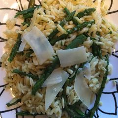 A picture of Garlic Asparagus and Orzo.